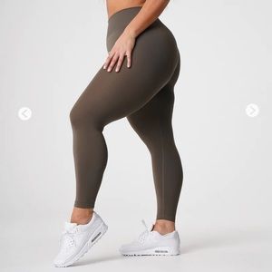 NVGTN Solid Seamless Leggings
